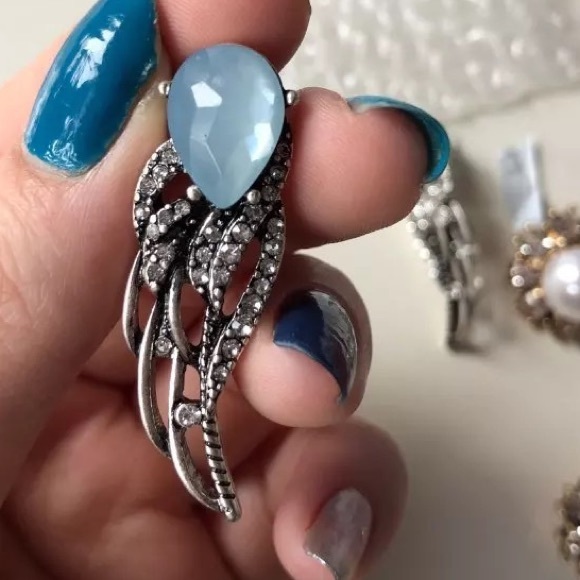 Teardrop Blue Wing Form Earring - Picture 7 of 7